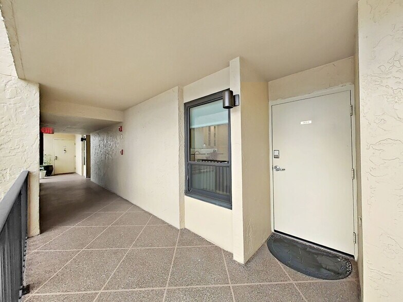 Building Photo - 2620 Cove Cay Dr