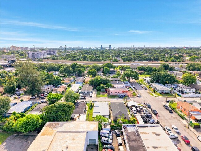 Building Photo - 6920 NW 6th Ct