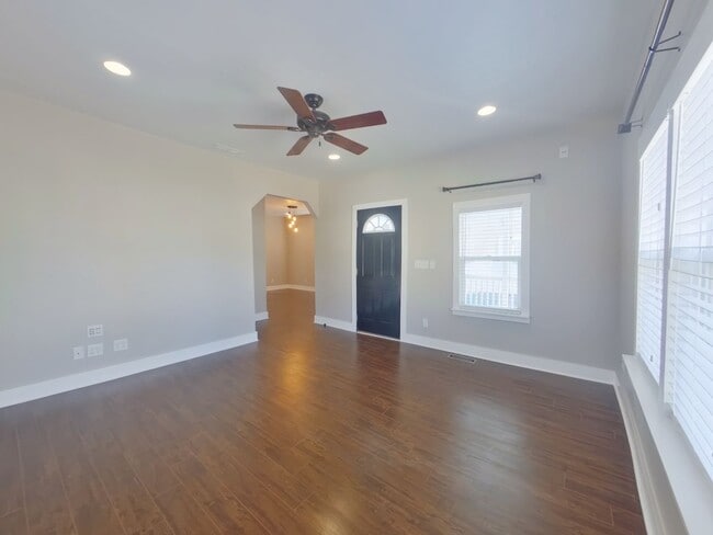 Building Photo - 402 N Kansas Ave