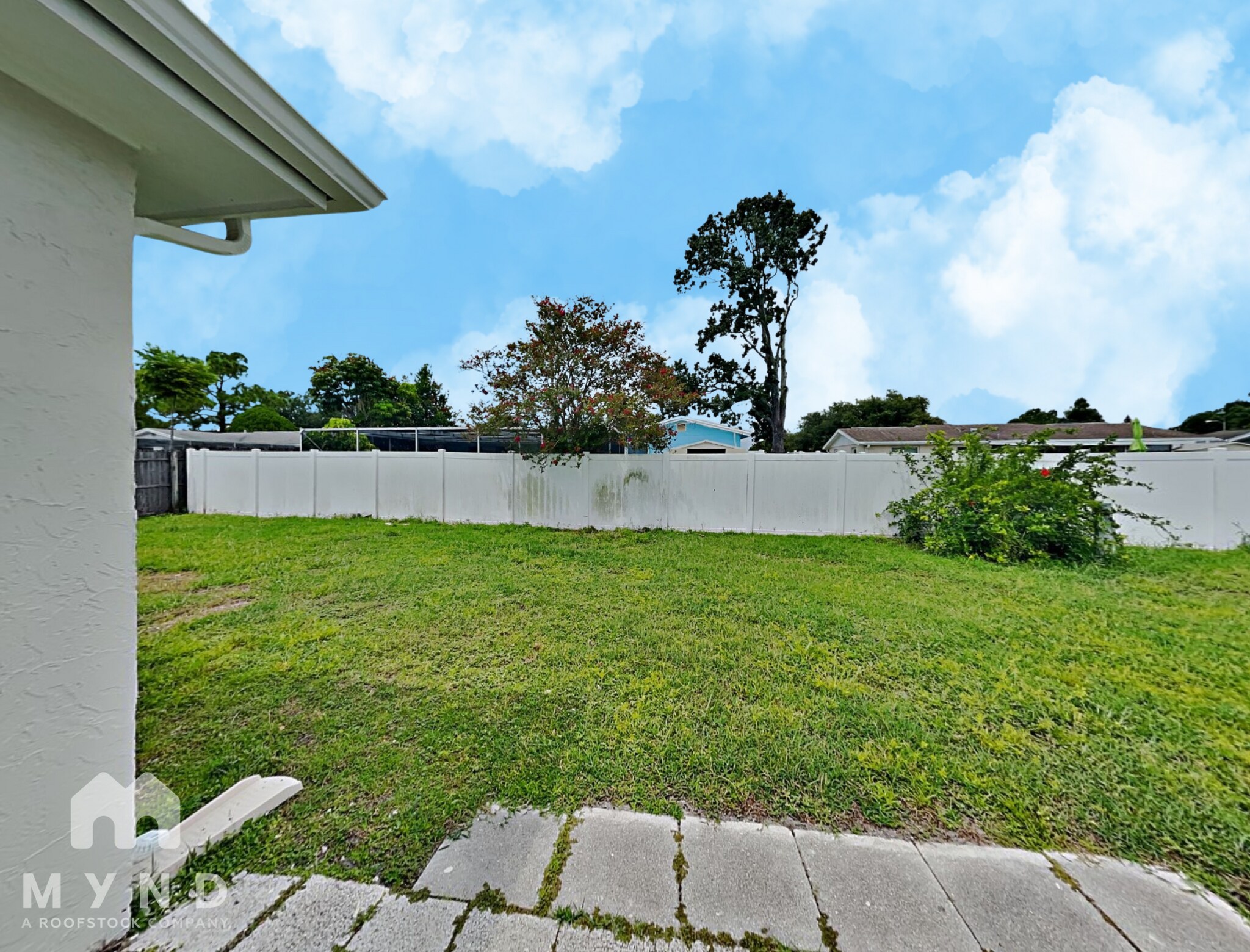 Building Photo - 9724 Lakeside Ln