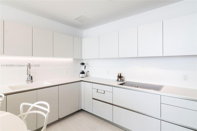 Building Photo - 16901 Collins Ave
