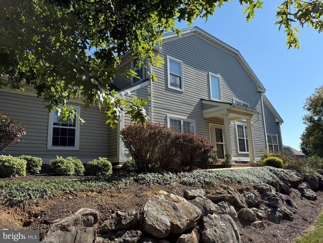 Building Photo - 403 Oak Hill Ln