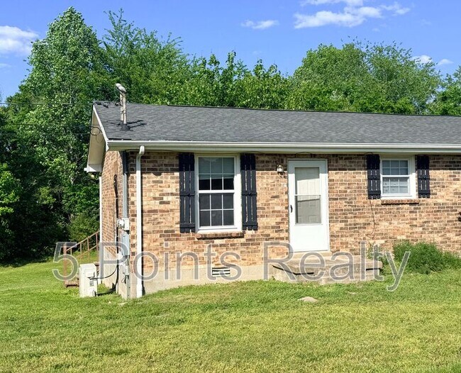 Building Photo - 2121 Bracey Cir