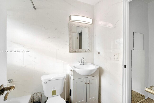 Building Photo - 1821 SW 11th Ct