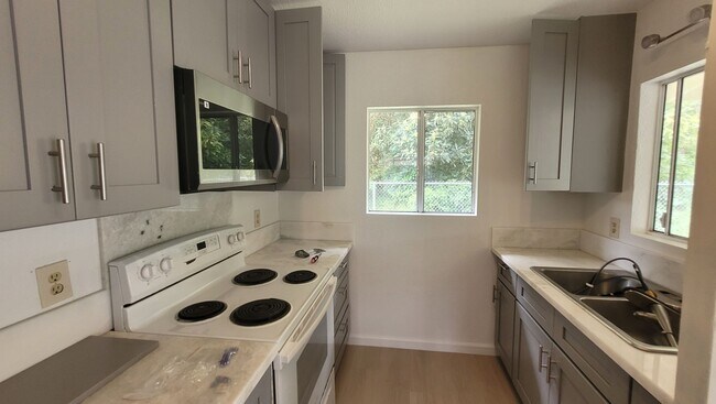 Building Photo - Remodeled 3-Bedroom Home with Garage & Fenced Yard – Easy Access to Hilo