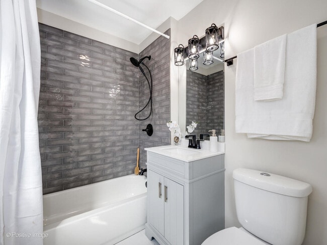 Building Photo - 4036 W 57th St