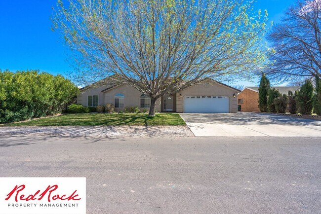 Building Photo - 5 Bedroom Pet Friendly Home!