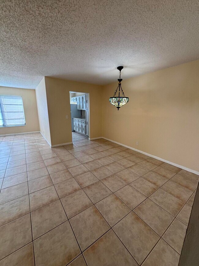 Building Photo - 707 High Point Blvd N