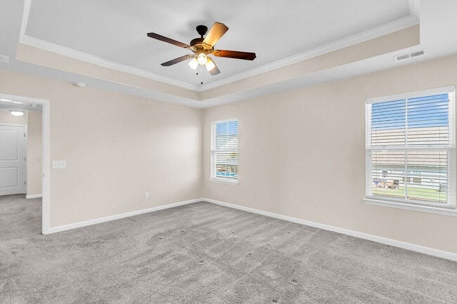 Building Photo - Convenient Location with Modern Amenities