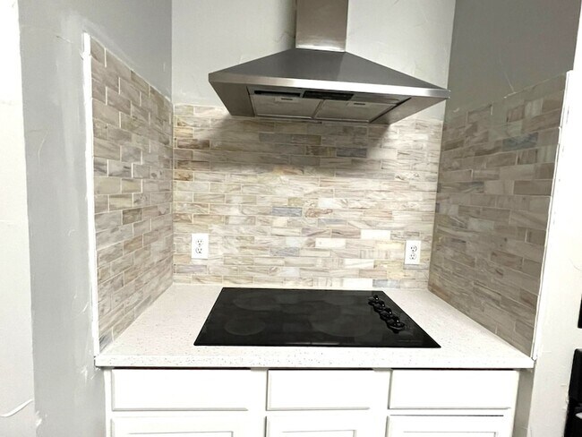 Building Photo - 2708 Cascade Dr