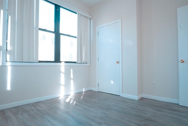 Building Photo - 4000 Bergenline Ave