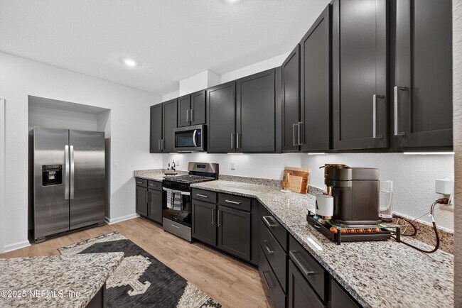 Building Photo - 7775 Dunhill Ct