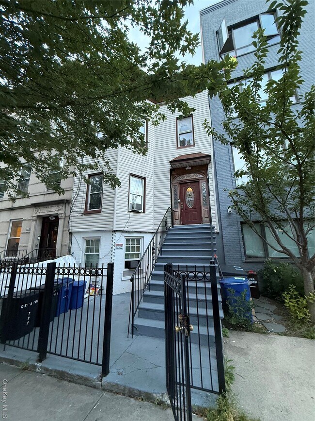 Primary Photo - 727 Decatur St