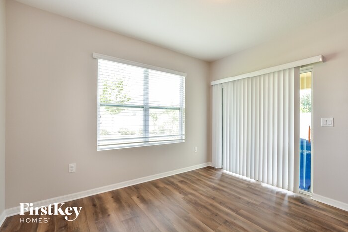 Building Photo - 4237 Roberta Dr