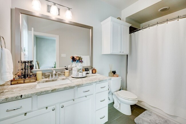 Building Photo - 2014 Crockett St