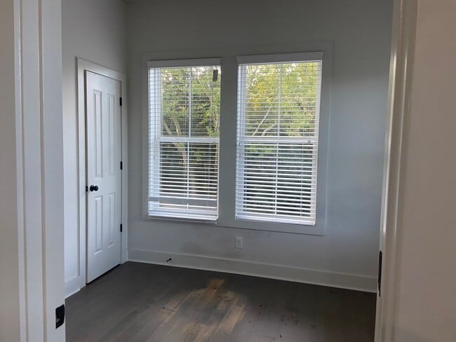 Building Photo - DIXON PARK | 2 BEDROOM | 2 BATH
