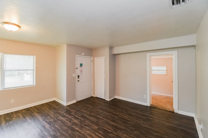 Building Photo - 2844 Myra St