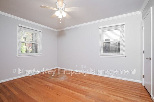 Building Photo - 916 Tanglewood Dr