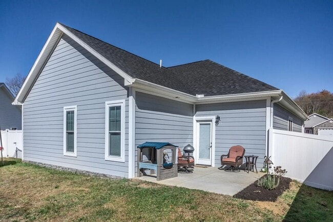 Building Photo - 515 Villa Ln