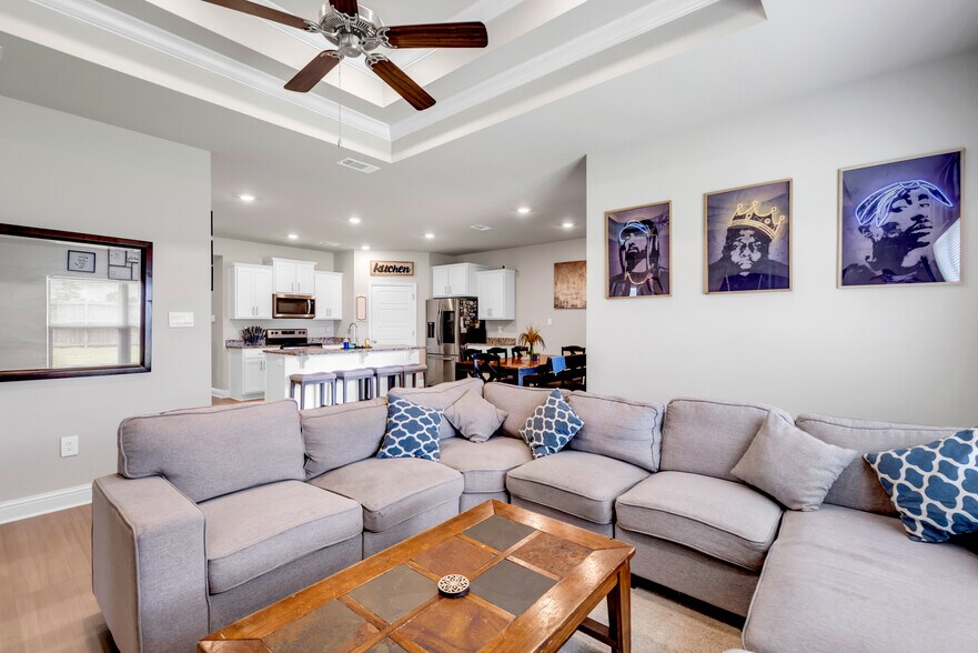 Building Photo - 5371 Leeds Ln