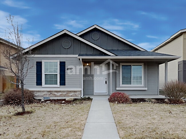 Building Photo - 4541 N Elsinore Ave