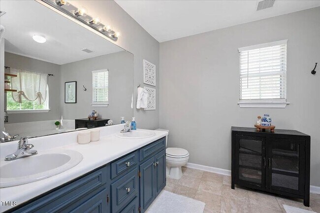 Building Photo - 3 Bedroom Home in Heart of Raleigh!