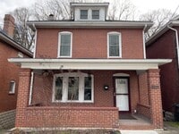Building Photo - 3 BtR/1.5 Bath  Single Family Home in established west side neighorhood.