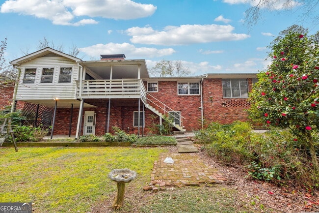 Building Photo - 5140 Lakewood Dr