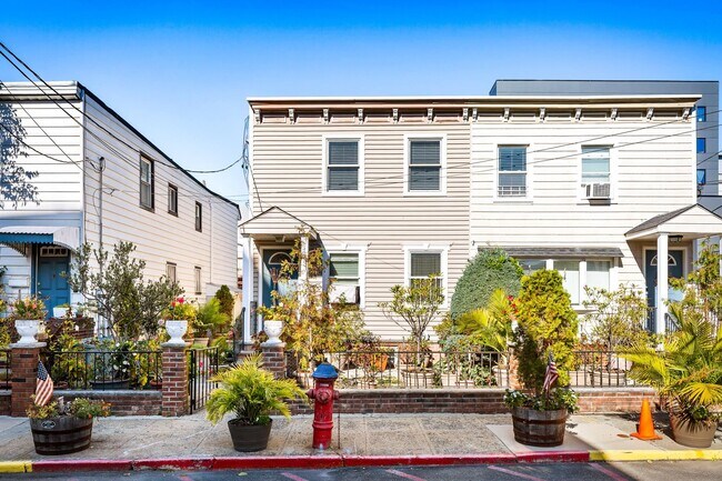 Building Photo - 11 Jones Pl