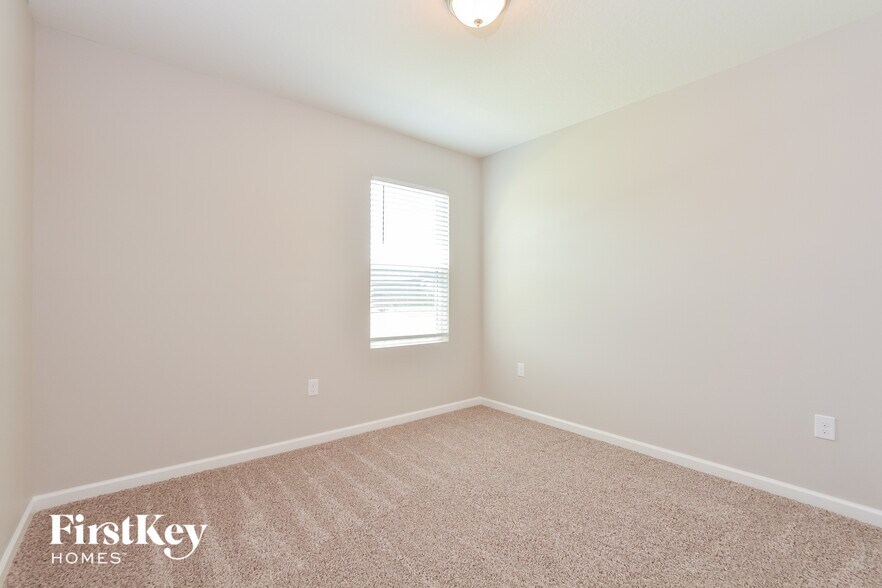 Building Photo - 545 Sorrento Dr