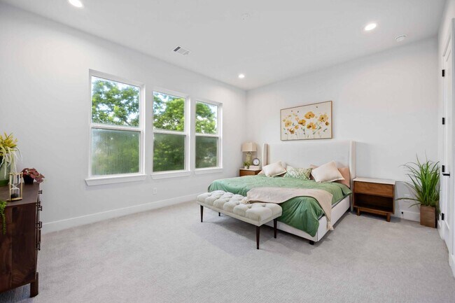 Building Photo - 6117 Campo Vista Dr