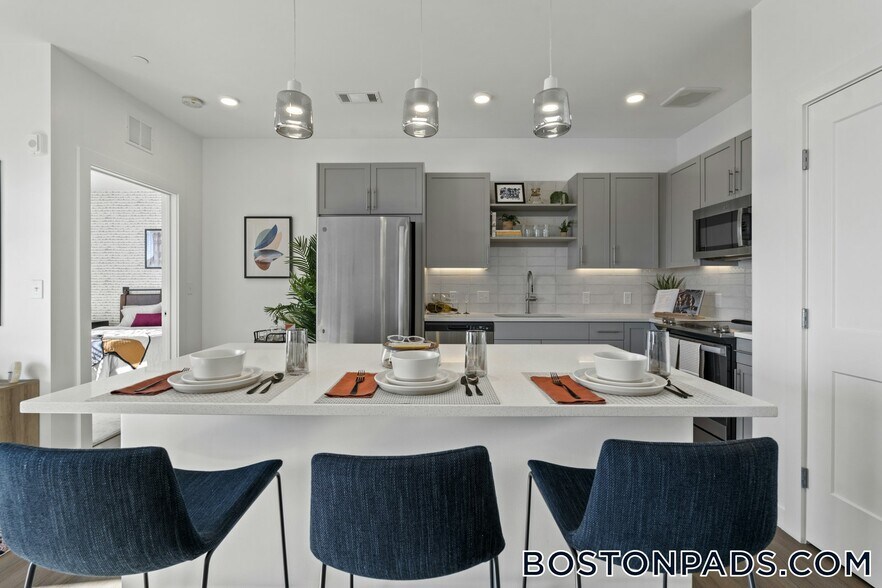 Building Photo - 120 Commerce Way