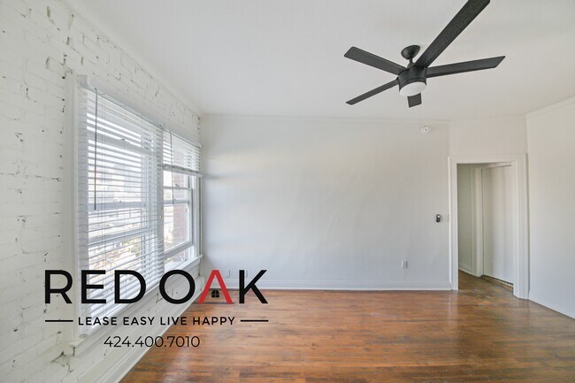 Building Photo - Sun-Drenched One Bedroom with Hardwood Flo...