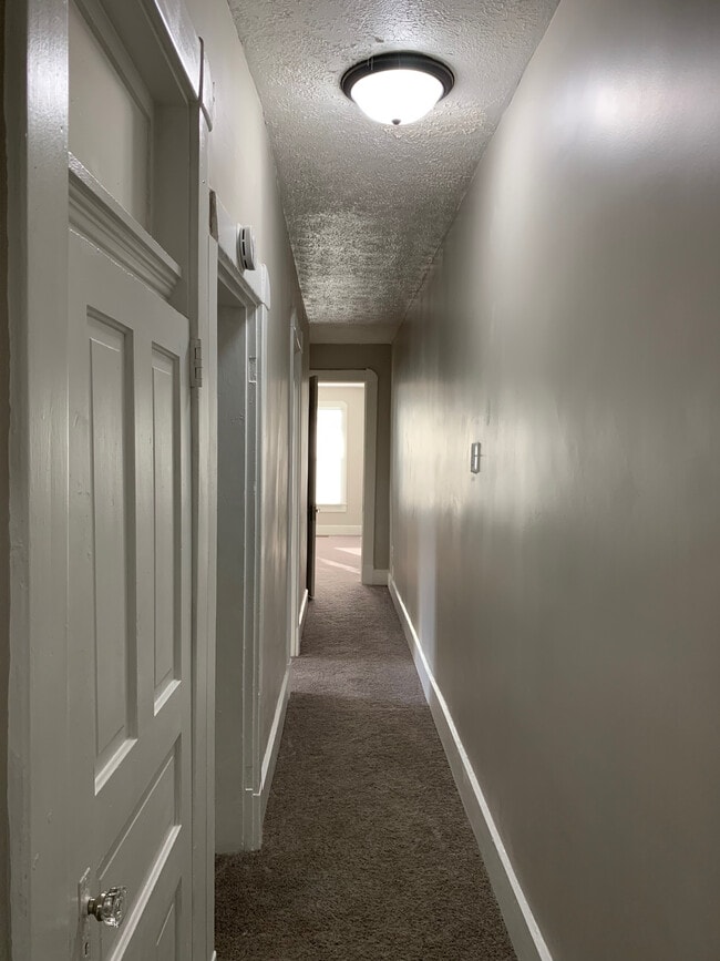 Building Photo - 1053 Villa Ave