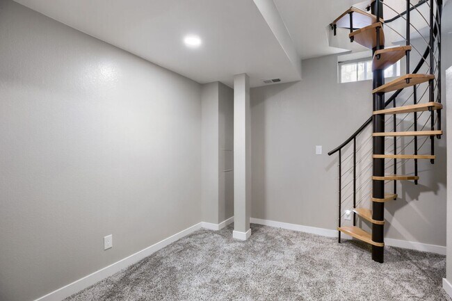 Building Photo - HISTORIC 2 BED/1 BATH HOME IN OLD TOWN LOUISVILLE: Available Now!