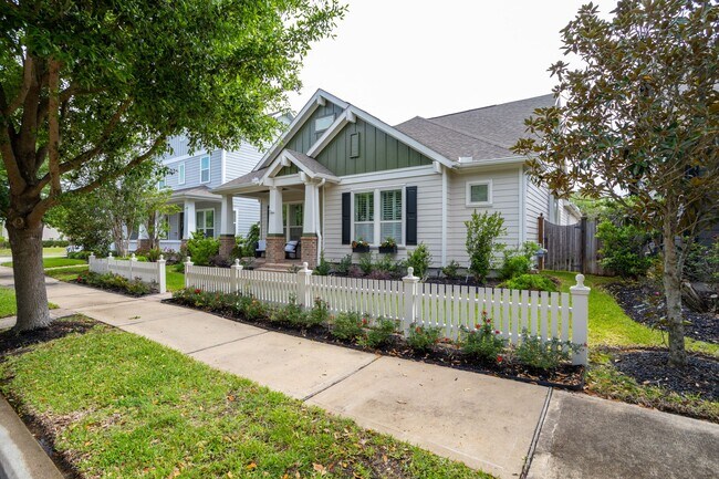 Building Photo - 16650 Seminole Ridge Dr