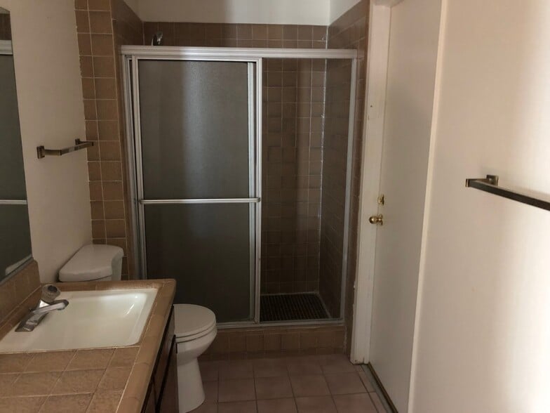 Bathroom2 - 7216 Keighley St