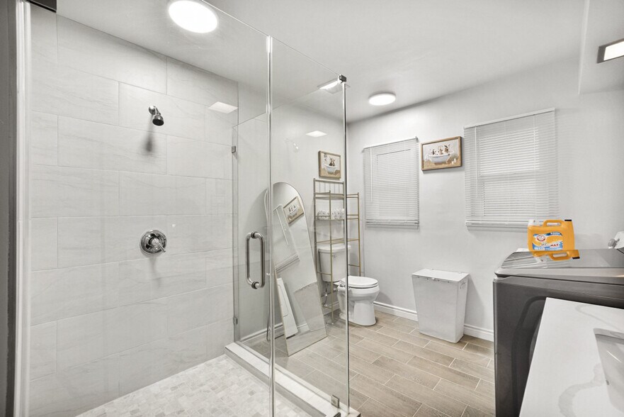 Building Photo - 4989 Randlett Dr