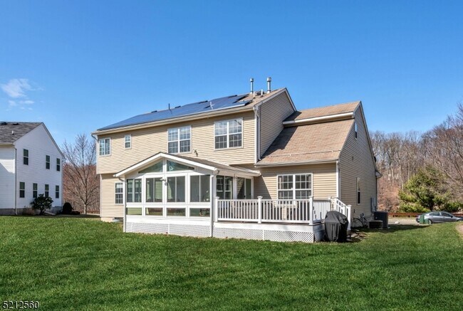 Building Photo - 706 Skyline Dr