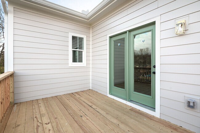 Building Photo - New Construction: 3 bed/2 bath Home in the Brentwood/Nippers Corner neighborhood, One Car Garage