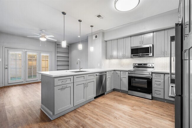 Building Photo - 14707 Barryknoll Ln