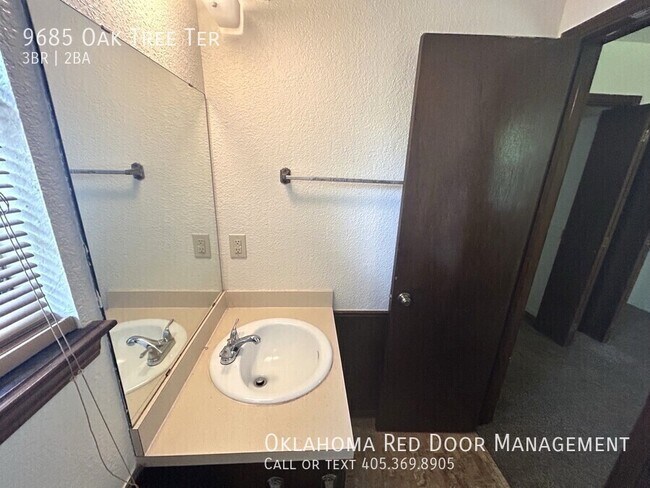 Building Photo - 9685 Oak Tree Ter-
