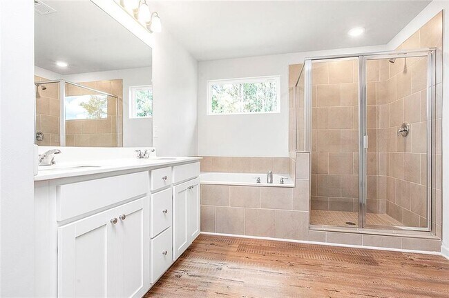 Building Photo - 410 Pt Pl Dr