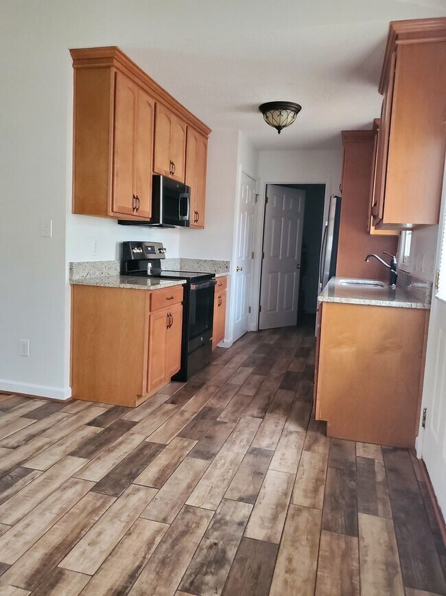 Building Photo - Ready to move in!