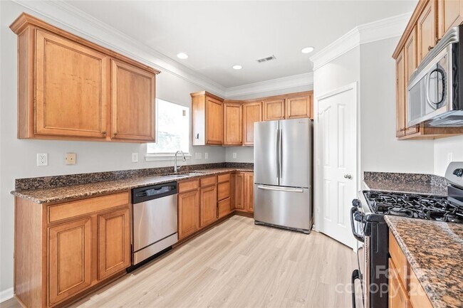 Building Photo - 7001 Dacian Ln
