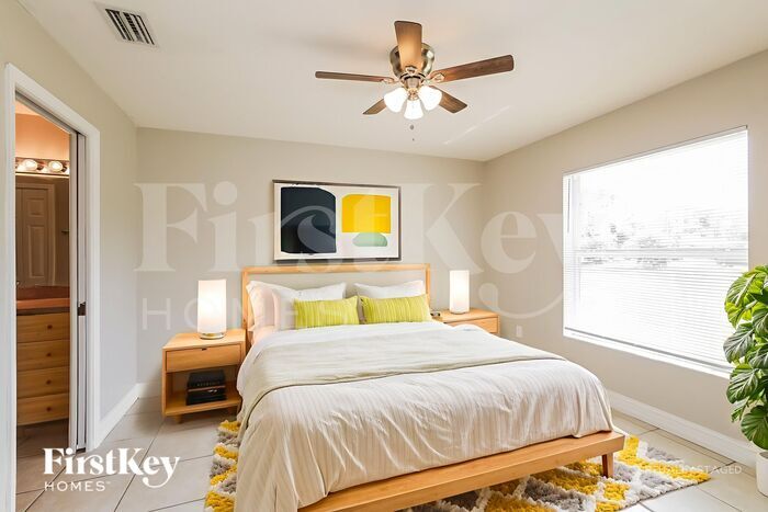 Building Photo - 2803 Owen Ave S