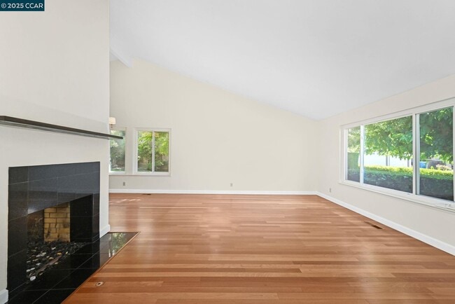 Building Photo - 94 St Beatrice Ct