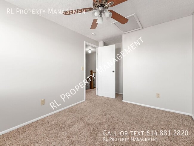 Building Photo - 3 Bedroom/2 Full Bathroom/2 Half bath Condo