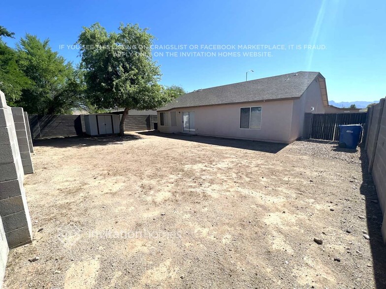 Building Photo - 504 N Hassett