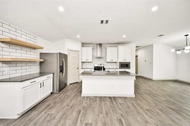 Building Photo - 12918 Wempe Wy